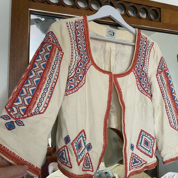 Beaded and embroidered cream colored cropped jacket - bolero jacket - Picture 3 of 6